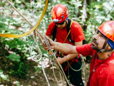 LOW ANGLE ROPE RESCUE (NON-NFPA)